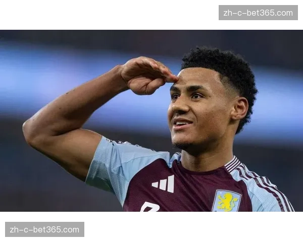 沃特金斯维拉体系受益 英格兰中锋跑位意识与配合能力突出